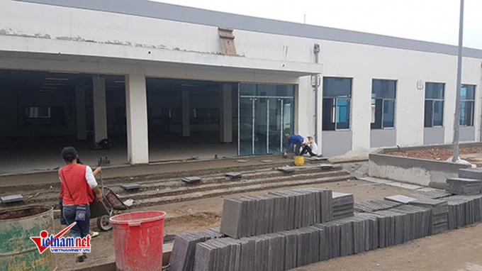 Khu nhà ăn trong ga Depot đang được lát gạch để phục vụ nhân viên vận hành trong ga