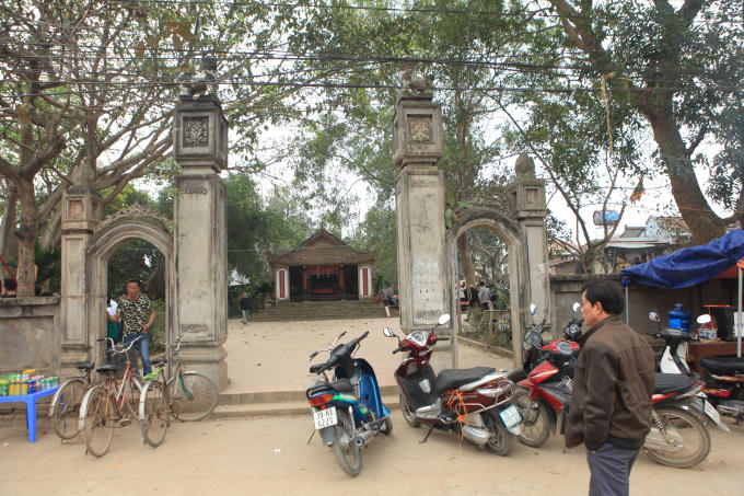 Lễ hội Trò Trám hay còn gọi là "Linh tinh tình phộc" diễn ra ở xã Tứ Xã, huyện Lâm Thao, tỉnh Phú Thọ vào lúc nửa đêm (tức đêm 11 rạng sáng ngày 12 tháng Giêng âm lịch).