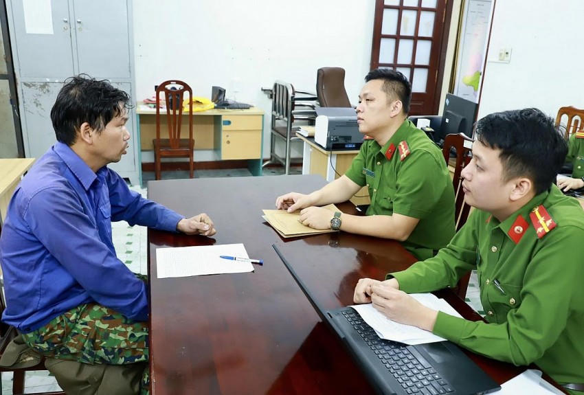 Đối tượng tại cơ quan công an. (Ảnh: Công an Tuyên Quang).