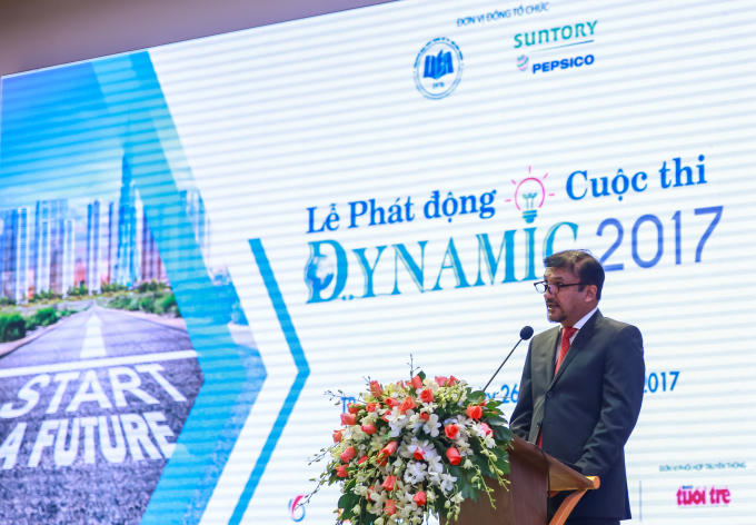 Ông Uday Shankhar Sinha - Tổng giám đốc Suntory PepsiCo phát biểu trước đông đảo sinh viên tham gia lễ khởi động Dynamic 2017.