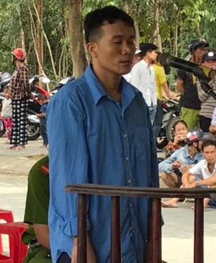 Bị cáo Tài tại phiên tòa lưu động.