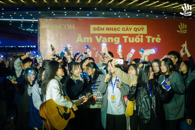 Ngoài việc tích cực học tập, rèn luyện dưới mái trường THPT Chuyên Hà Tĩnh, học sinh ở đây còn tích cực tham gia nhiều CLB, hoạt động ngoại khóa, hoạt động thiện nguyện,