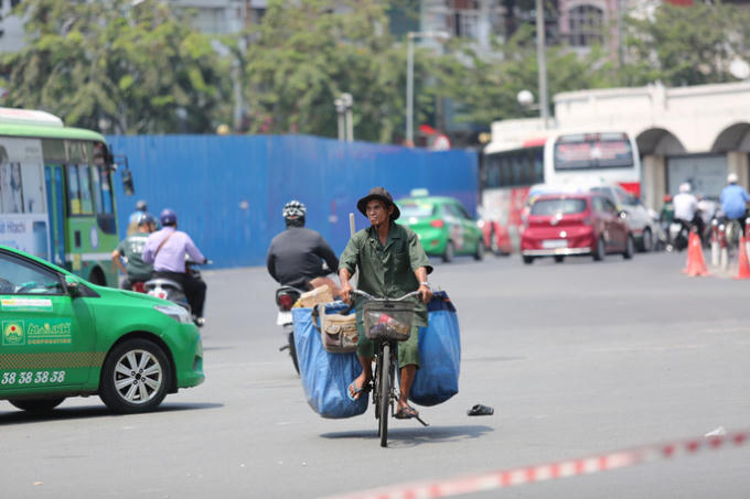 Nhiệt độ dự báo từ 37-38 độ C tuy nhiên nếu đi buổi trưa có thể lên đến trên 40 độ C do hiện tượng bức xạ nhiệt
