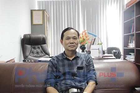 PGS.TS Trần Đức Tuấn – Viện trưởng Viện nghiên cứu và Học liệu Giáo dục (NXB Giáo dục Việt Nam) chia sẻ cùng Phóng viên Phapluatplus. Ảnh: Loan Bảo.