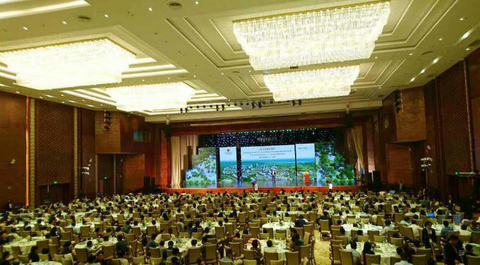Đ&ocirc;ng đảo nh&agrave; đầu tư t&igrave;m hiểu về dự &aacute;n FLC Lux City Quy Nhơn tại buổi lễ.