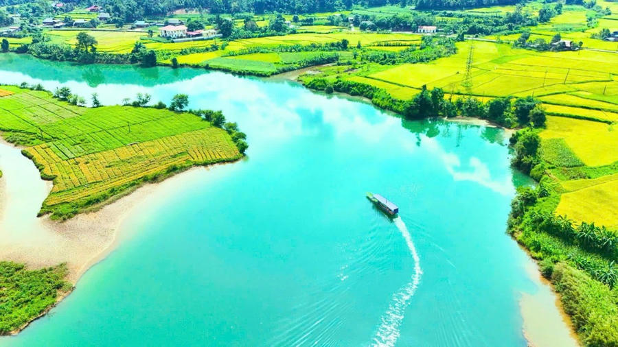 Sông Miện 5A hiền hòa bao quanh xã Thuận Hòa tạo nên một bức tranh sơn thủy hữu tình.