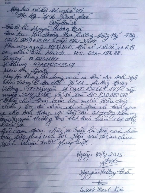 Giấy bán xe có chữ ký của cả 2 vợ chồng chị Trà.