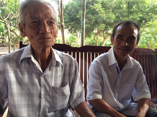 Ông Nén cùng người cha già.