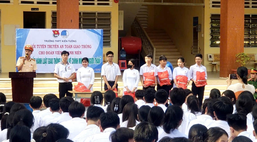 Buổi tuyên truyền tại phường Kiến Tường