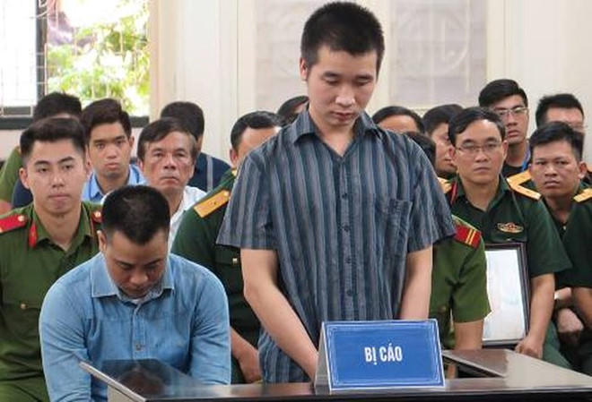 Nguyễn Phi Trung (đứng) và đồng phạm hầu tòa sơ thẩm. Ảnh: L.V.