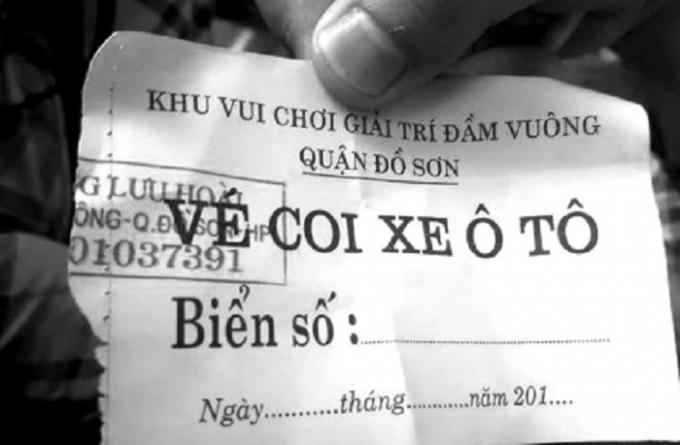 Vé trông xe xem chọi trâu không ghi ngày tháng, không niêm yết giá.