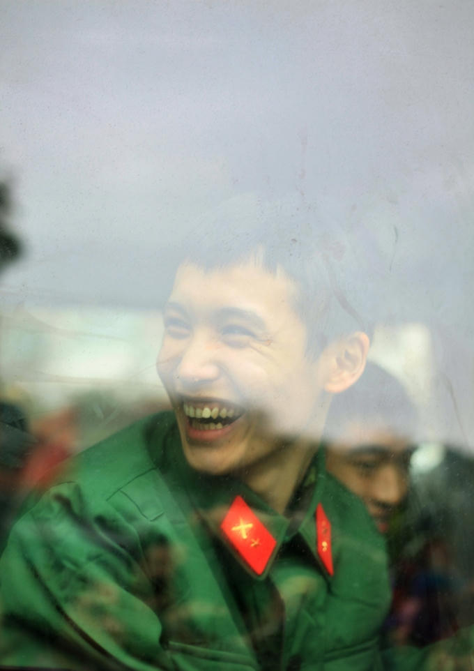 Nụ cười của một tân binh khi lên đường