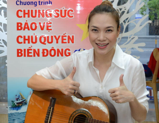 Ca sĩ Mỹ T&acirc;m ủng hộ chương tr&igrave;nh v&igrave; chủ quyền Biển Đ&ocirc;ng do b&aacute;o Tuổi Trẻ tổ chức - Ảnh: T.T.D.