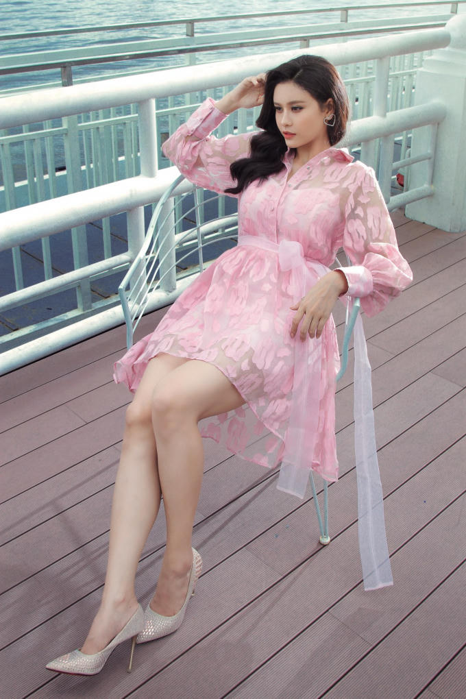 Trương Quỳnh Anh đẹp mơ màng hóa “nàng thơ” của David Wong