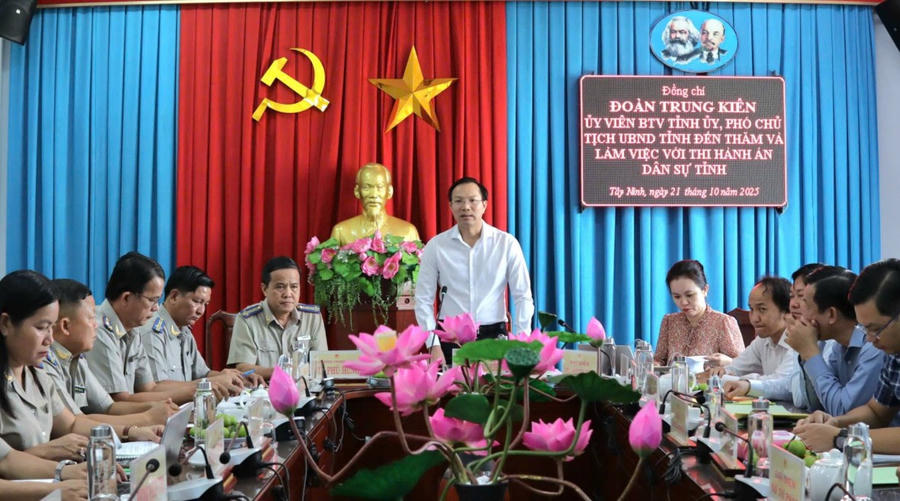 Toàn cảnh buổi làm việc