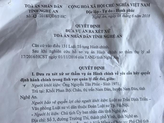 Quyết định đưa vụ án ra xét xử được ban hành vào ngày 8/6/2018, trước đó ngày 29/5/2018 ông Phúc có đơn bổ sung nội dung khởi kiện nhưng lại không được chấp nhận.