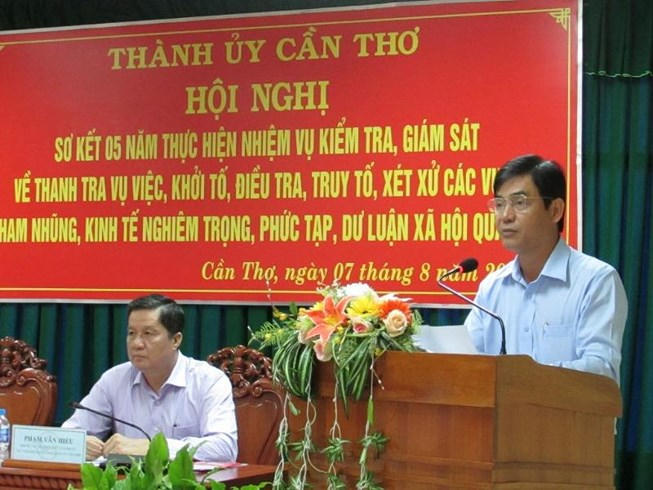 Ông Nguyễn Xuân Hải báo cáo tại hội nghị ngày 7-8. Ảnh: NN