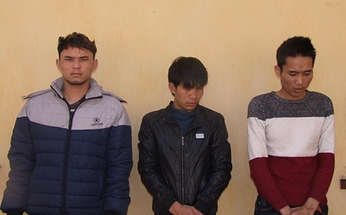 Ba đối tượng Vũ Đình Tươi, Nguyễn Văn Bình, Nguyễn Văn Ba tham gia ẩu đả gây chết người đã bị tạm giam. (Ảnh: Công an Sầm Sơn cung cấp)