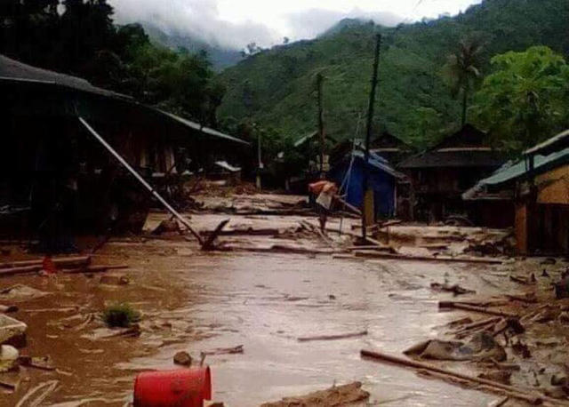 Những bản làng chìm trong bùn đất