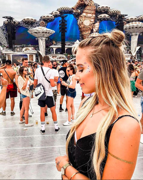 Ngắm nhìn dàn hotgirl đến từ khắp nơi trên thế giới đang hội tụ về Tomorrowland 2018