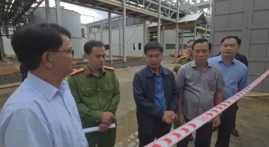 Phó Chủ tịch UBND tỉnh Lâm Đồng, Đinh Văn Tuấn kiểm tra hiện trường và chỉ đạo xử lý vụ việc. Ảnh: Báo Lâm Đồng