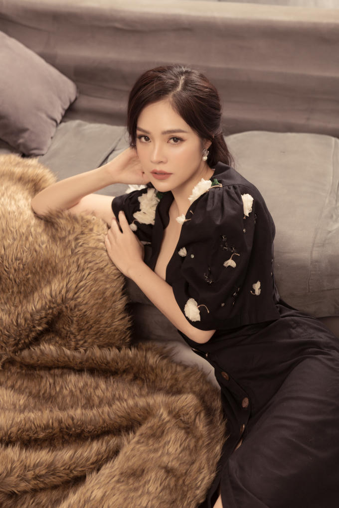 Dương Cẩm Lynh x&uacute;c động khi thể hiện t&acirc;m trạng buồn trong bộ ảnh