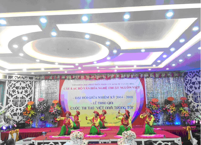 Tiết mục văn nghệ chi Hội Hà Thành.