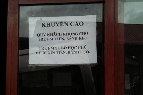 Các điểm du lịch tại Hà Giang xuất hiện nhiều biển khuyến cáo như trên (Ảnh: ST)