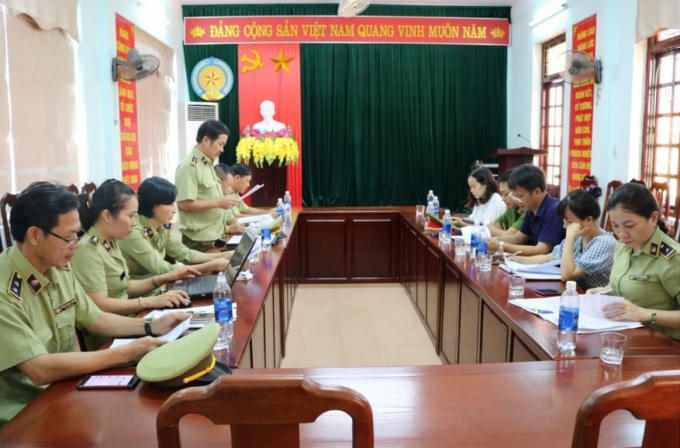Họp hội đồng tiêu hủy tài sản là tang vật vi phạm hành chính. (Ảnh Tổng cục QLTT)