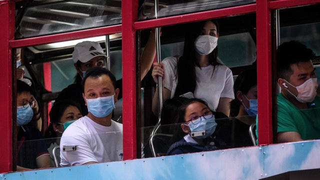 Covid-19 bùng phát mạnh khi các quốc gia, vùng lãnh thổ mở cửa trở lại. (Ảnh: AFP)