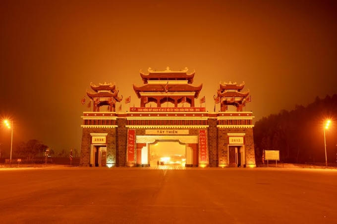 Hàng ngàn người dự Đêm hội Hoa đăng Tây Thiên