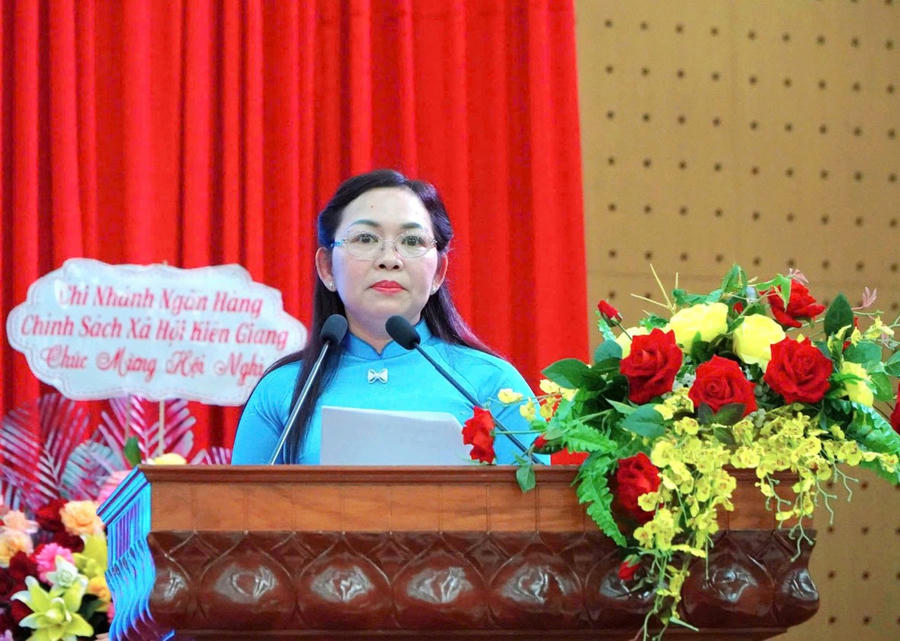 Bà Lý Anh Thư - Chủ tịch Hội LHPN tỉnh Kiên Giang phát biểu tại Hội nghị.