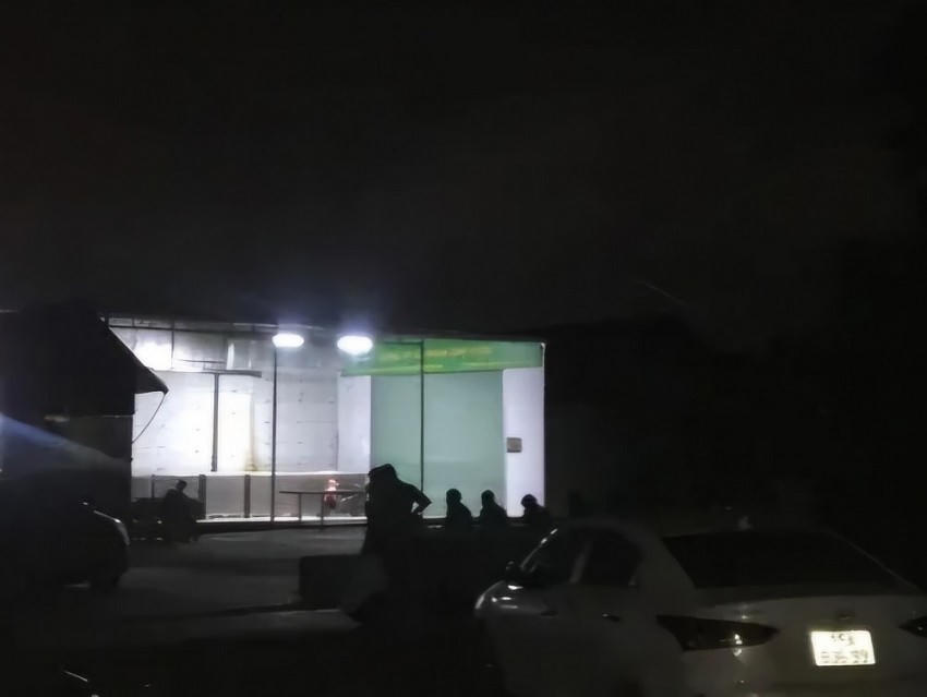 Lực lượng chức năng bảo vệ hiện trường vụ nổ bình khí công nghiệp tại Bắc Giang.