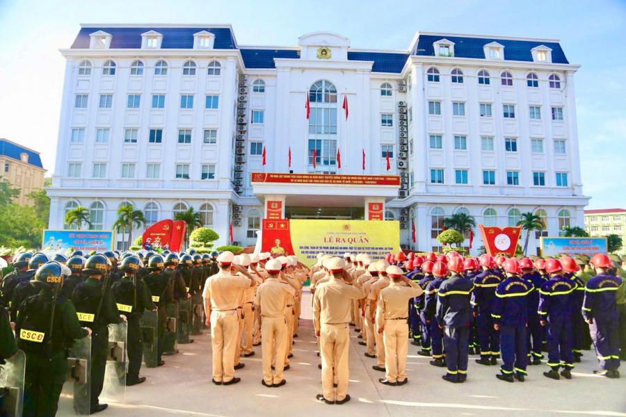 Quang cảnh lễ ra quân.
