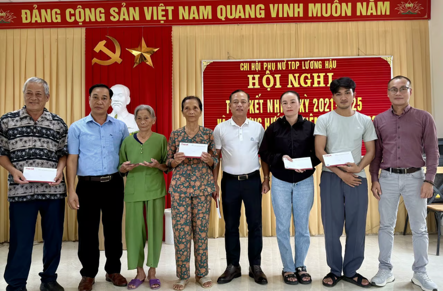Trao quà tại Hương Thủy