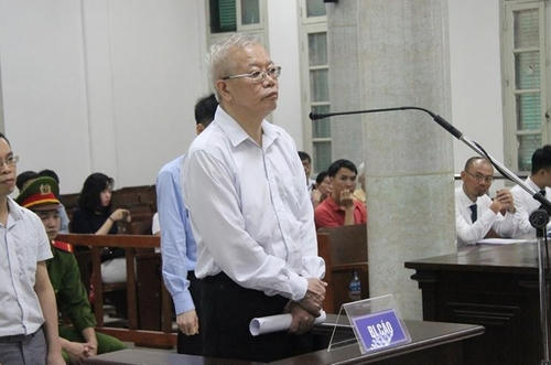 Bị cáo Trần Trung Chí Hiếu tại phiên tòa xét xử.