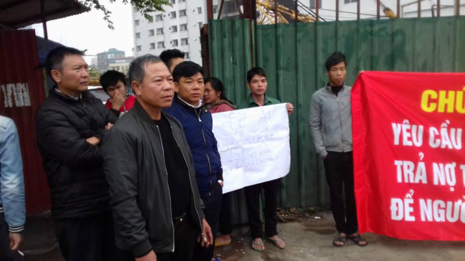Anh Đặng Văn Hả, Tổ trưởng tổ công nhân thi công công trình nhà TĐC N01 – D17 Duy Tân chia sẻ với Phóng viên.