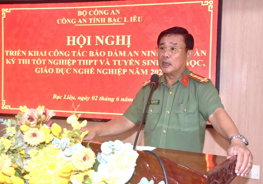 Đại tá Lê Thanh Hùng - Phó Giám đốc Công an tỉnh, Phó Trưởng Ban chỉ đạo Kỳ thi tỉnh Bạc Liêu phát biểu chỉ đạo tại Hội nghị.