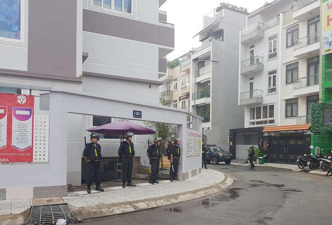 Công an phong tỏa hiện trường, phục vụ khám xét văn phòng Công ty Chiến Binh Thép