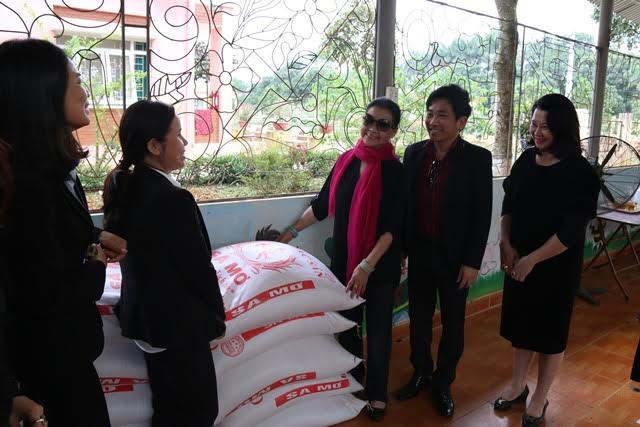 Những cân gạo chất chứa niềm yêu thương