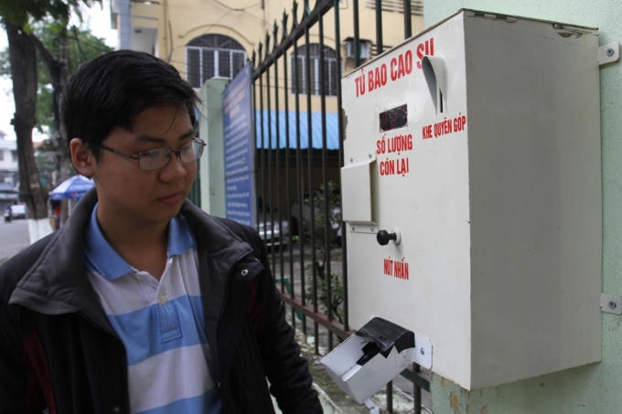 Trưởng nhóm Nguyễn Công Tín bên máy phát BCS miễn phí tự động.