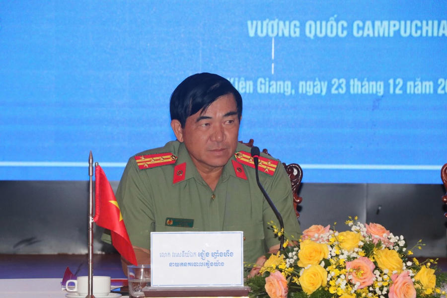 Đại tá Nguyễn Văn Hận – Giám đốc Công an tỉnh phát biểu tại Hội nghị