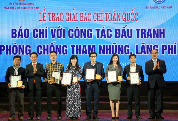 Lễ trao Giải báo chí toàn quốc “Báo chí với công tác đấu tranh phòng, chống tham nhũng, lãng phí” lần thứ nhất năm 2018.