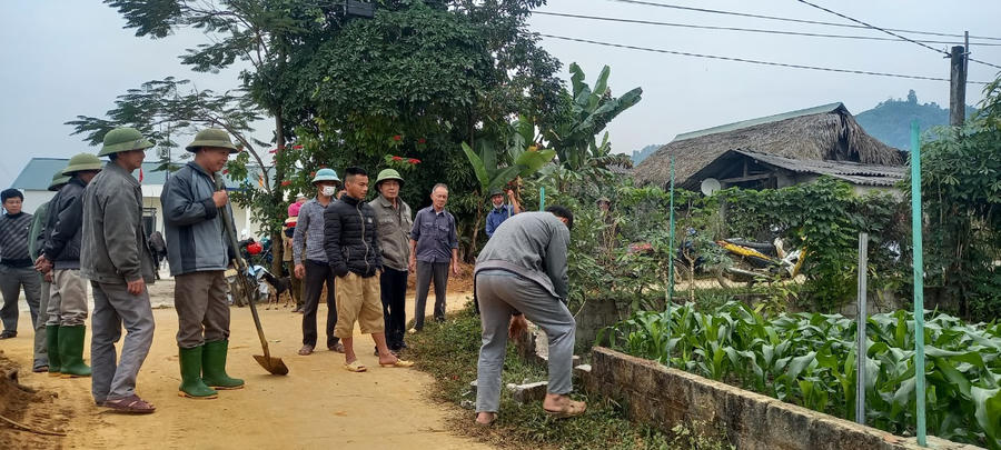 Nhân dân xã Mường Lai (Lục Yên) là điểm sáng về phong trào hiến đất và các công trình trên đất để mở rộng đường giao thông nông thôn.