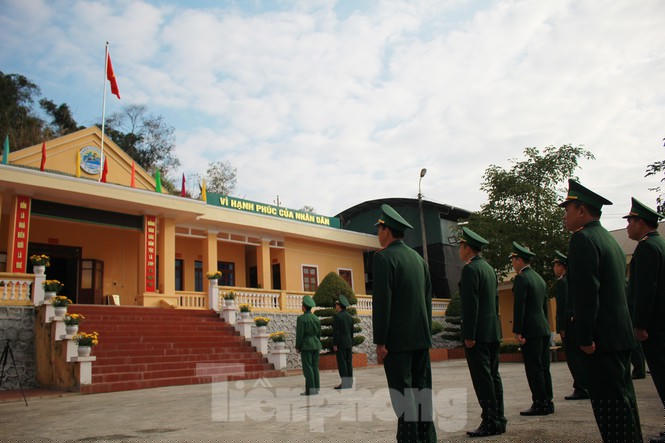 Lễ 'Chào cờ chủ quyền' thiêng liêng ngày đầu năm mới ở nơi biên thùy - ảnh 5