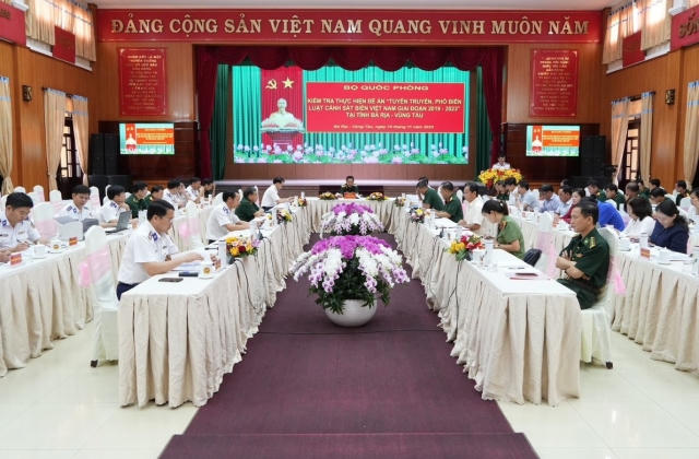 Thượng tướng Võ Minh Lương kiểm tra việc tuyên truyền Luật Cảnh sát biển tại tỉnh Bà Rịa - Vũng Tàu