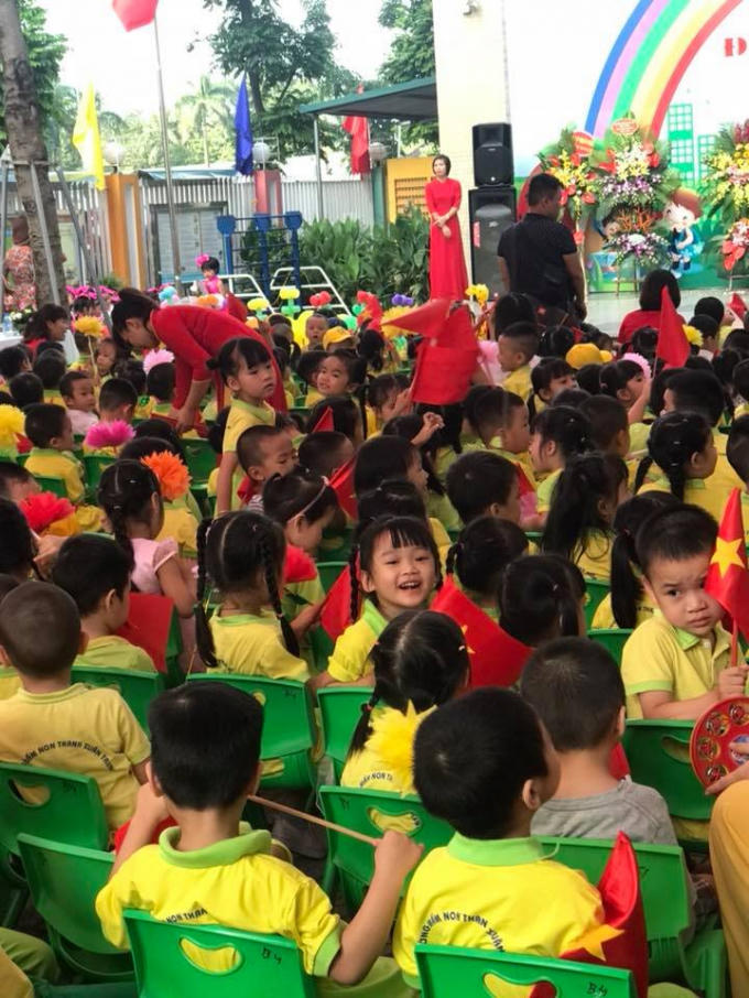 Nét hồn nhiên của các em bé trong Ngày hội đến trường ở trường Mầm non Thanh Xuân Trung (Hà Nội).