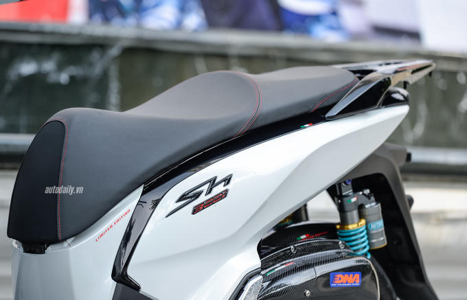 Ảnh chi tiết Honda SH300i được độ khủng tại H&agrave; Nội
