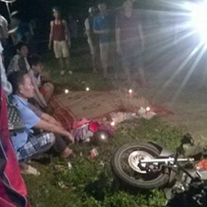 Hiện trường vụ tai nạn thảm khốc làm 2 người tử vong, 1 người đang trong tình trạng nguy kịch.
