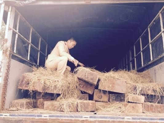Xe tải gỗ Gụ không có giấy tờ hợp lệ.